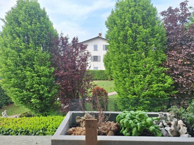 Appartamento in vendita a Lallio, Lombardia