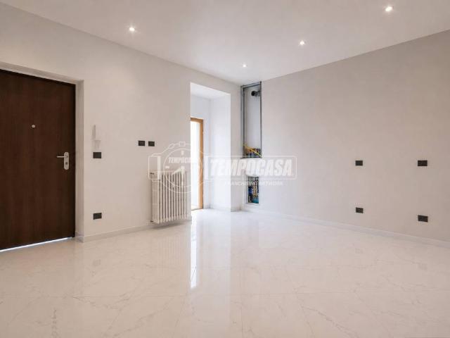 Appartamento in vendita a Lambrugo, Lombardia