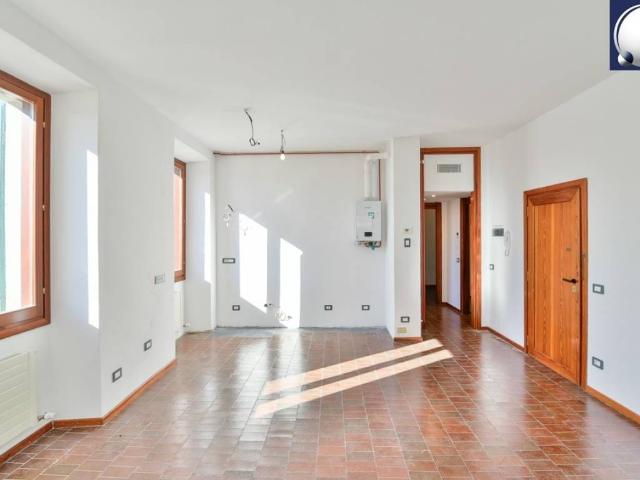 Appartamento in vendita a Lambrugo, Lombardia