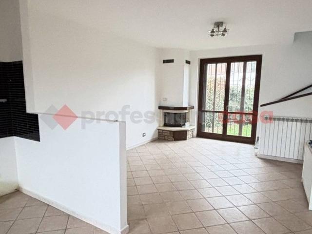 Appartamento in vendita a Landriano, Lombardia