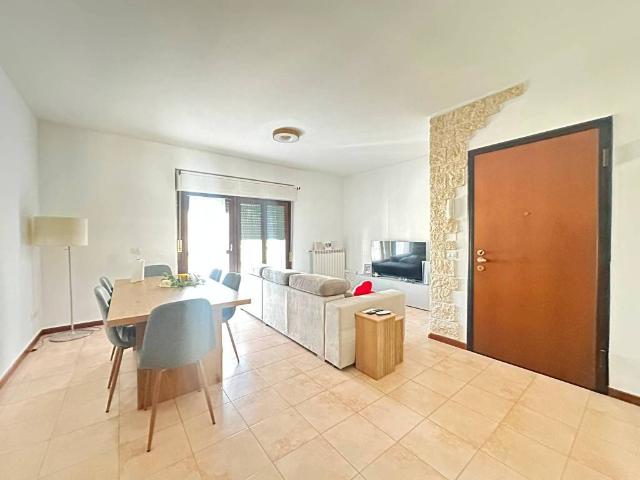 Appartamento in vendita a Landriano, Lombardia