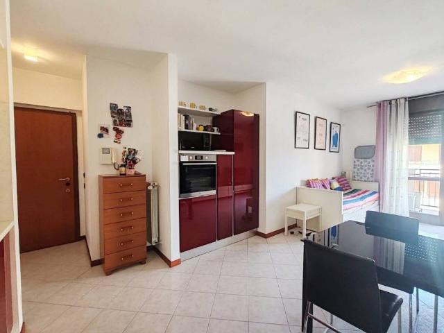 Appartamento in vendita a Landriano, Lombardia