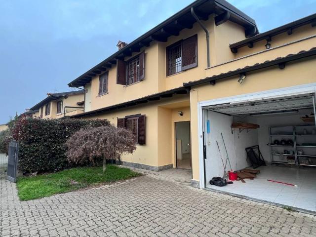 Appartamento in vendita a Landriano, Lombardia