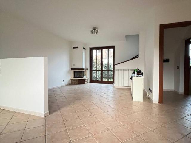 Appartamento in vendita a Landriano, Lombardia