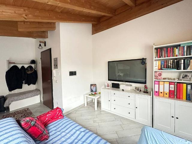 Appartamento in vendita a Landriano, Lombardia