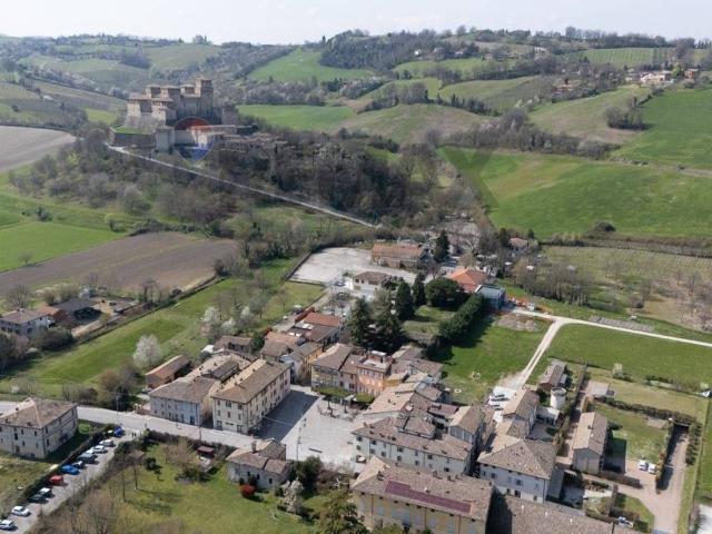 Appartamento in vendita a Torrechiara, Langhirano