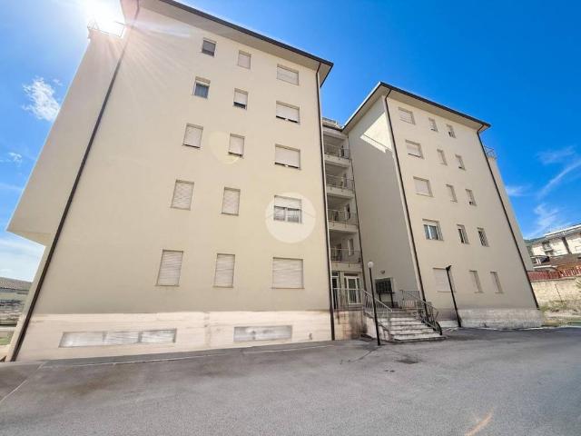 Appartamento in vendita a Piazza d'Armi, Tornimparte