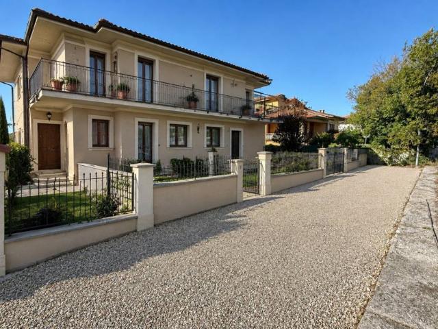 Appartamento in vendita a Larciano, Castelmartini