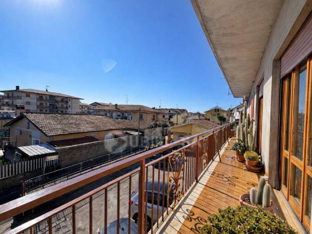 Appartamento in vendita a Valle Mazzone, Roma Capitale