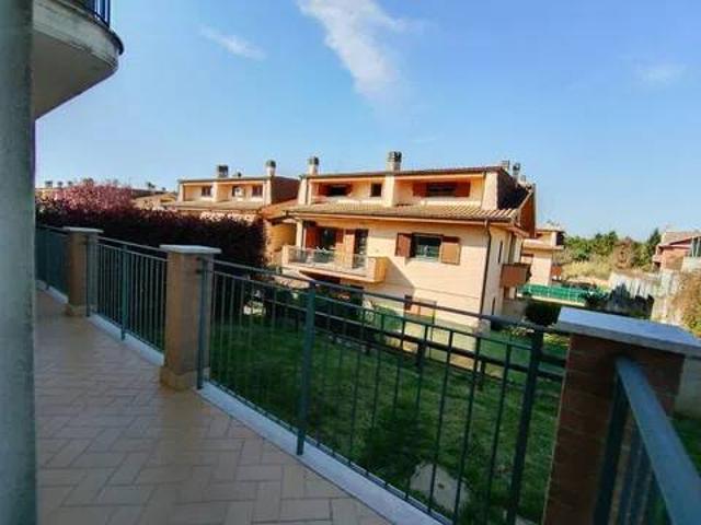 Appartamento in vendita a Valle Mazzone, Roma Capitale