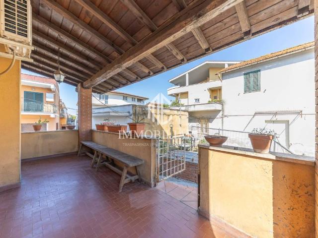 Appartamento in vendita a Valle Mazzone, Roma Capitale