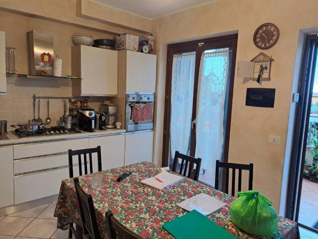 Appartamento in vendita a Valle Mazzone, Roma Capitale