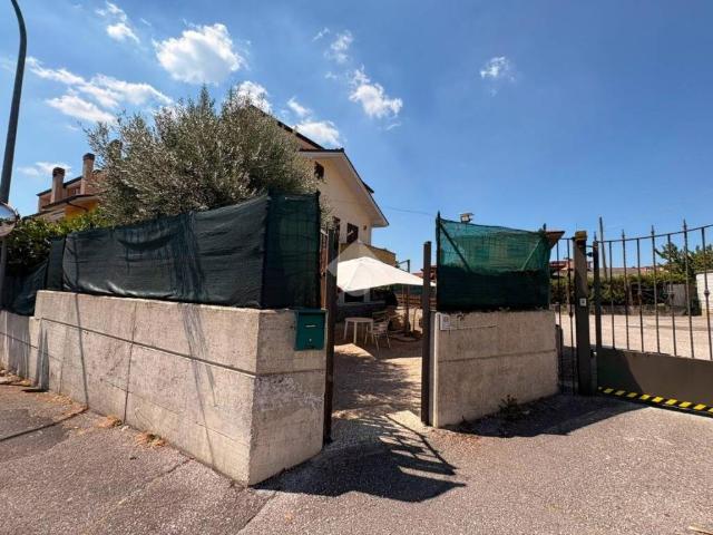 Appartamento in vendita a Valle Mazzone, Roma Capitale