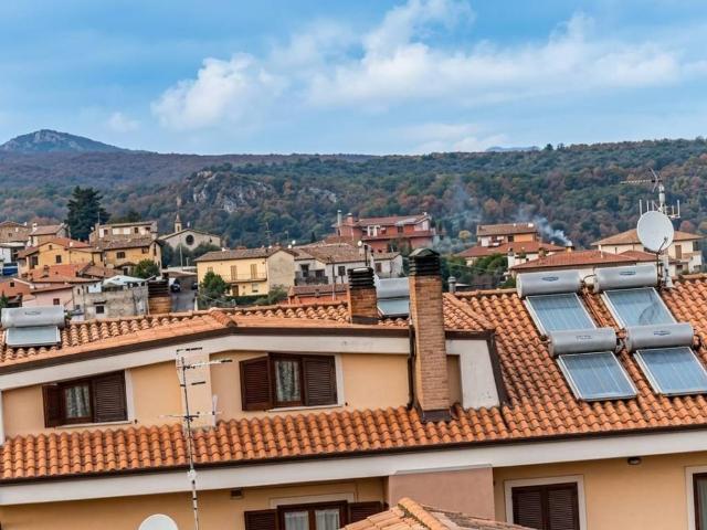 Appartamento in vendita a Valle Mazzone, Roma Capitale