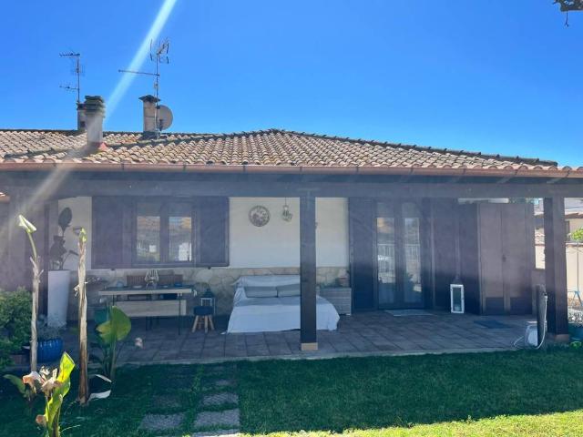 Villa Indipendente in vendita a Latina, Lazio