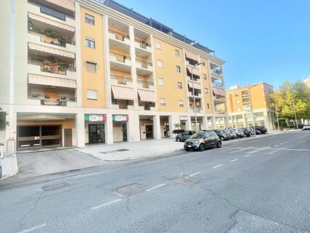 Appartamento in vendita a Goretti, Latina