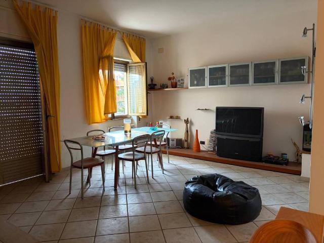Appartamento in vendita a Nicolosi, Latina