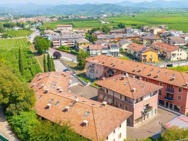 Appartamento in vendita a Lavagno, Vago