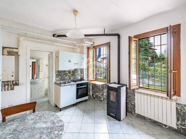 Appartamento in vendita a Laveno, Laveno-Mombello