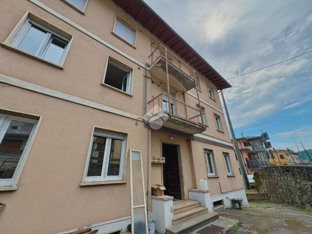 Appartamento in vendita a Leffe, Lombardia