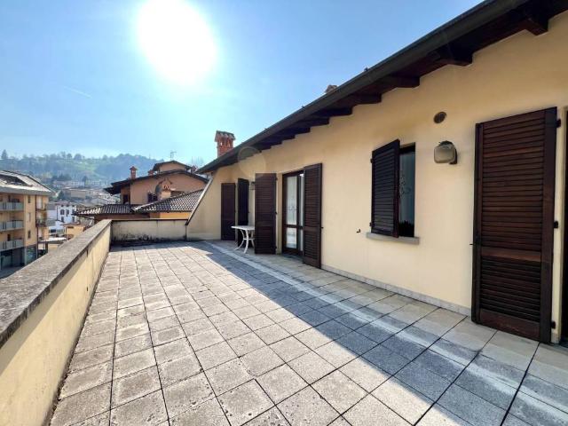 Appartamento in vendita a Leffe, Lombardia
