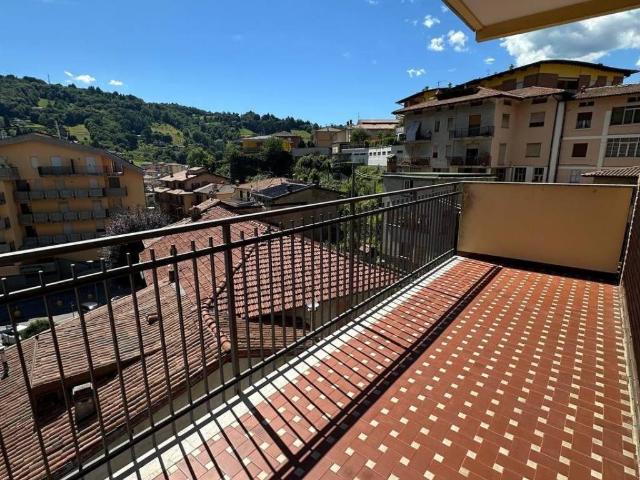 Appartamento in vendita a Leffe, Lombardia