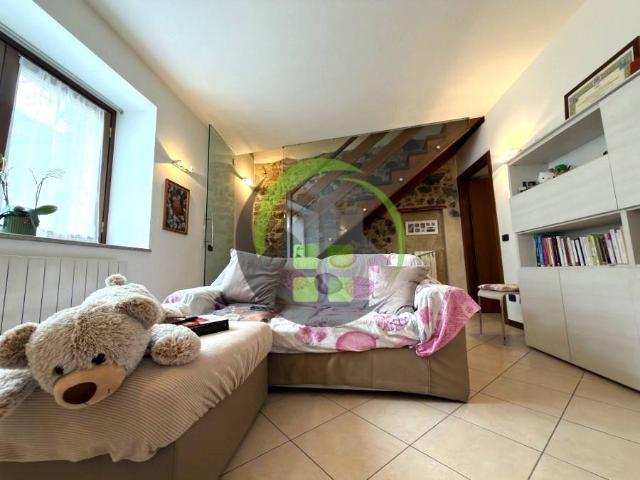 Appartamento in vendita a Leffe, Lombardia