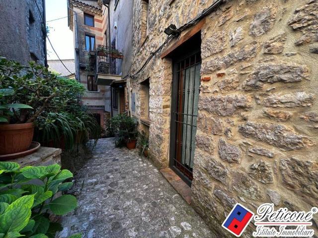 Appartamento in vendita a Lenola, Lazio