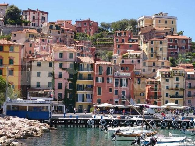 Appartamento in vendita a Carbognano, Lerici