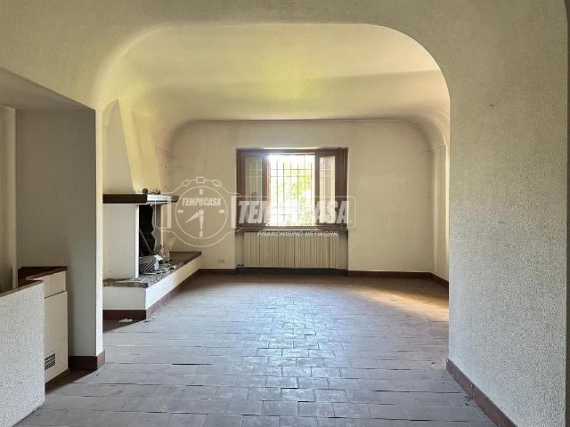 Appartamento in vendita a Lesmo, Lombardia