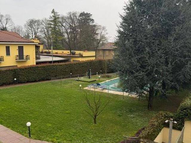 Appartamento in vendita a Lesmo, Lombardia