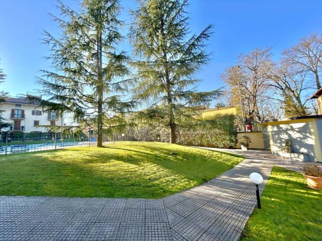 Appartamento in vendita a Lesmo, Lombardia