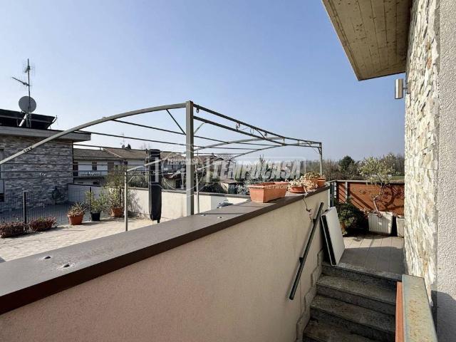 Appartamento in vendita a California, Lesmo