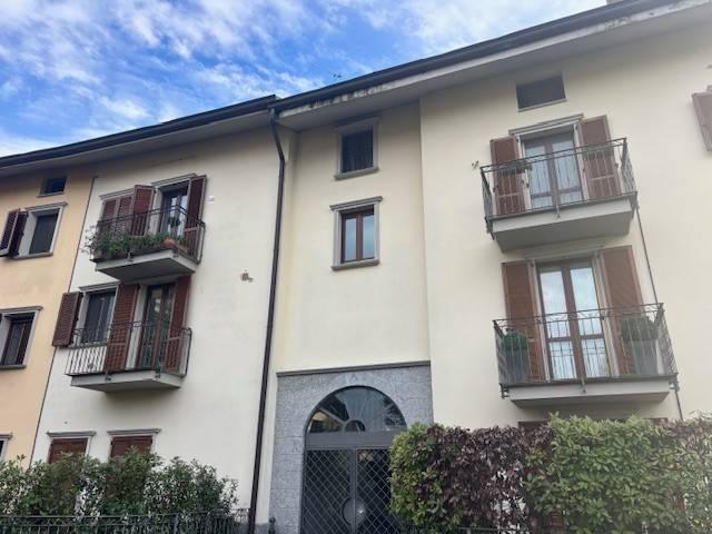 Appartamento in vendita a Lesmo, Lombardia