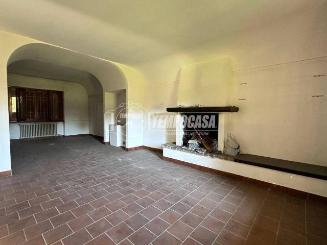Appartamento in vendita a Lesmo, Lombardia