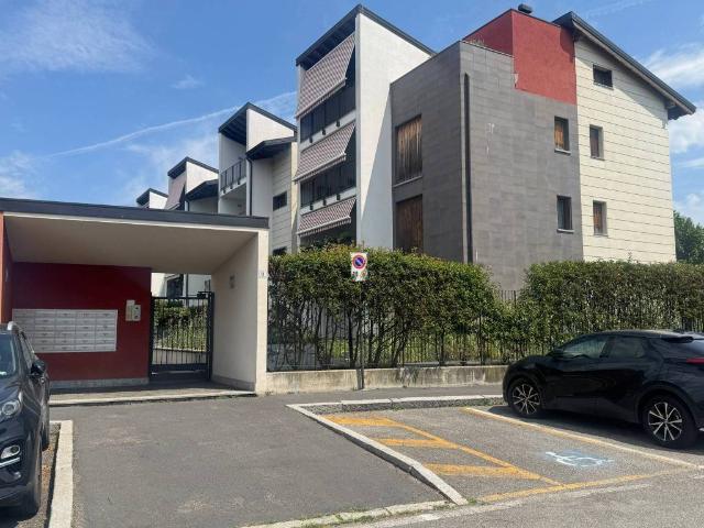 Appartamento in vendita a Lesmo, Lombardia