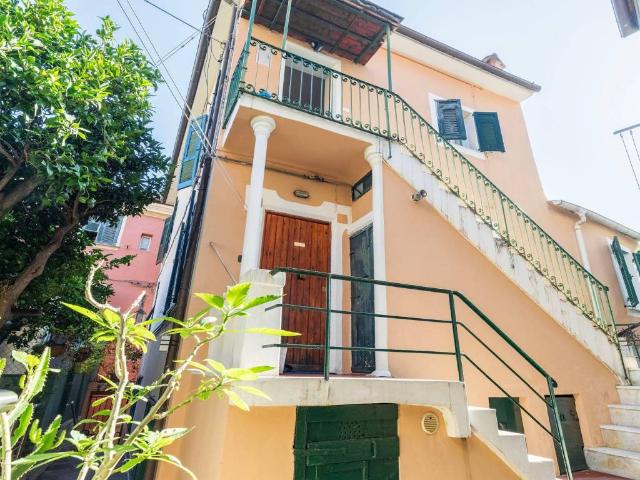 Appartamento in vendita a Levanto, La Spezia