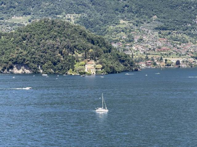 Villa Indipendente in vendita a Cendraro Lago, Lezzeno
