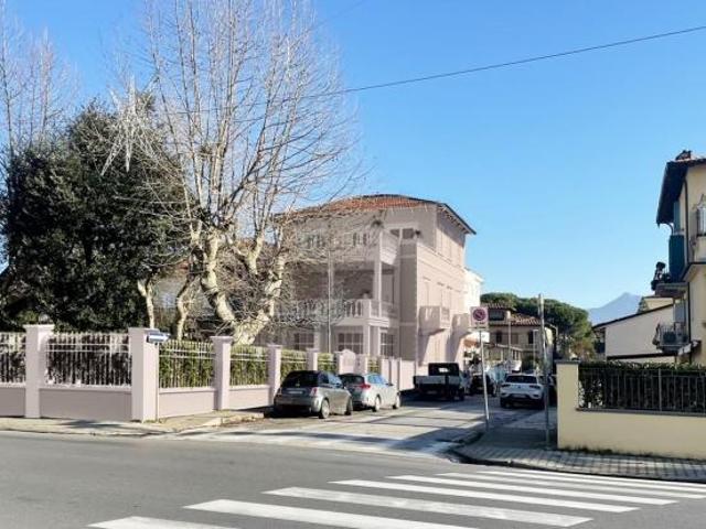 Appartamento in vendita a Camaiore, Toscana