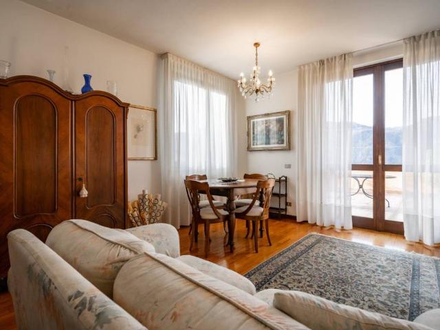 Appartamento in vendita a Lierna, Lombardia