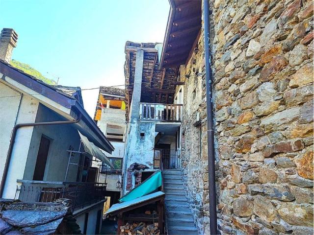 Appartamento in vendita a Lillianes, Aosta