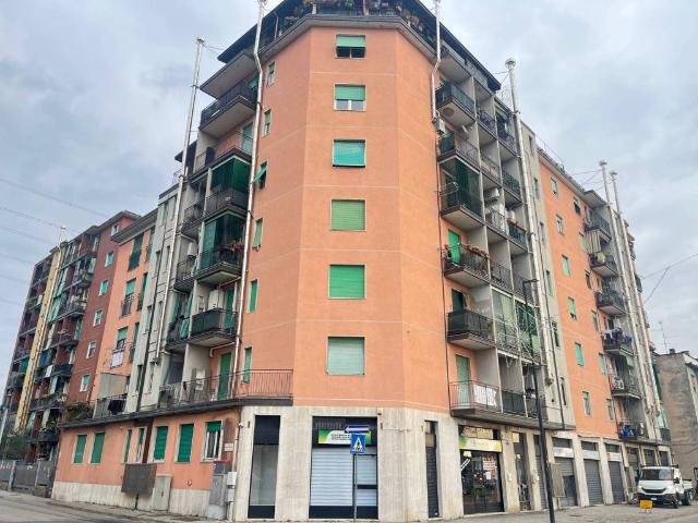 Appartamento in vendita a Limbiate, Lombardia