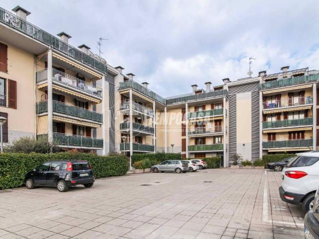 Appartamento in vendita a Limbiate, Lombardia