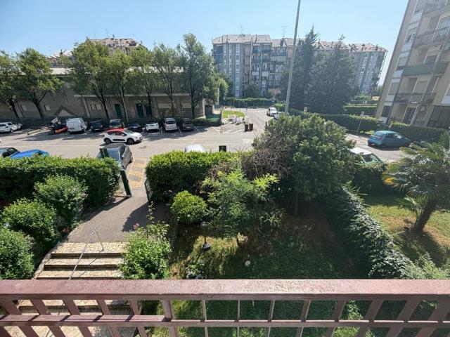 Appartamento in vendita a Limbiate, Lombardia
