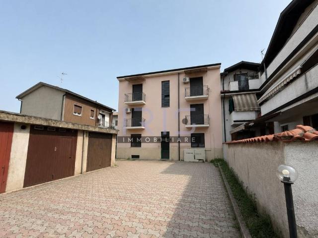 Appartamento in vendita a Limbiate, Lombardia