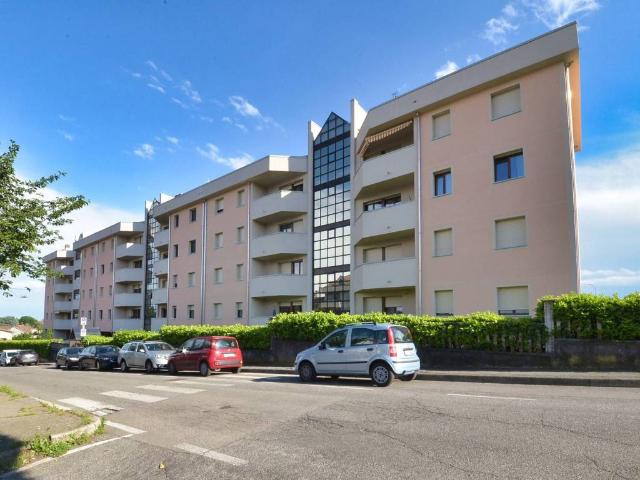 Appartamento in vendita a Limbiate, Lombardia