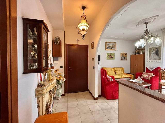 Appartamento in vendita a Limbiate, Lombardia