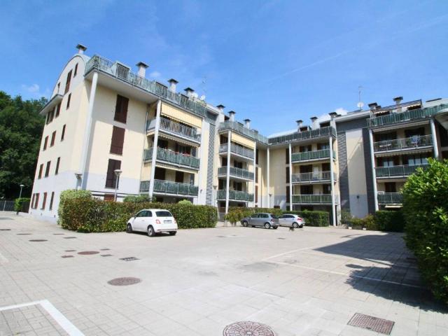 Appartamento in vendita a Limbiate, Lombardia