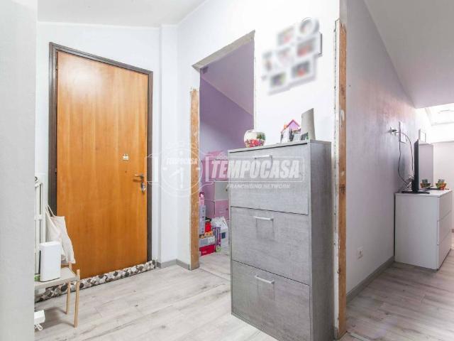 Appartamento in vendita a Limbiate, Lombardia