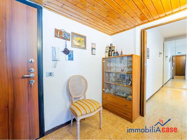 Appartamento in vendita a Limbiate, Lombardia